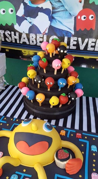 Kiddies Theme Parties offers personalized birthday party supplies and decor for sale.