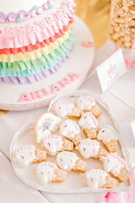 Kiddies Theme Parties offers personalized birthday party supplies and decor for sale.