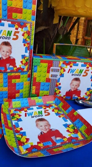 Kiddies Theme Parties offers personalized birthday party supplies and decor for sale.