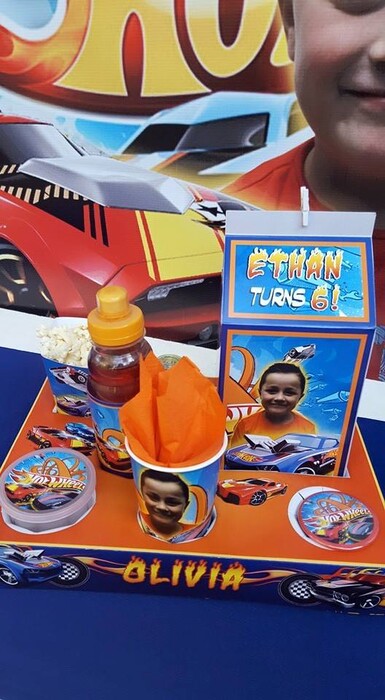 Kiddies Theme Parties offers personalized birthday party supplies and decor for sale.