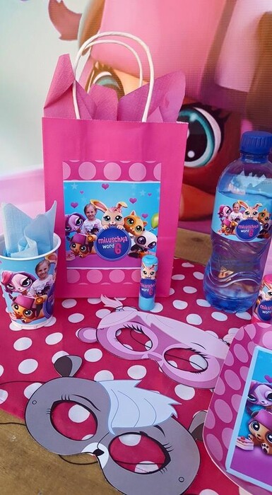 Kiddies Theme Parties offers personalized birthday party supplies and decor for sale.