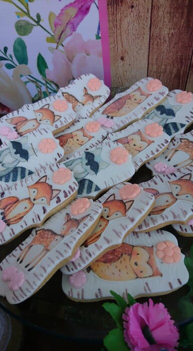 Kiddies Theme Parties offers personalized birthday party supplies and decor for sale.