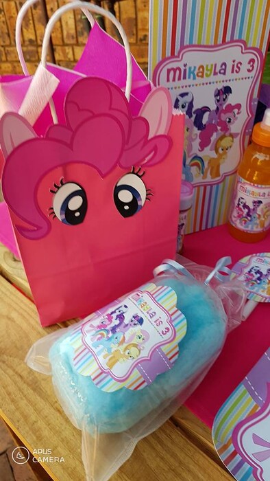 Kiddies Theme Parties offers personalized birthday party supplies and decor for sale.