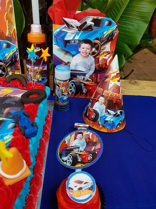 Kiddies Theme Parties offers personalized birthday party supplies and decor for sale.