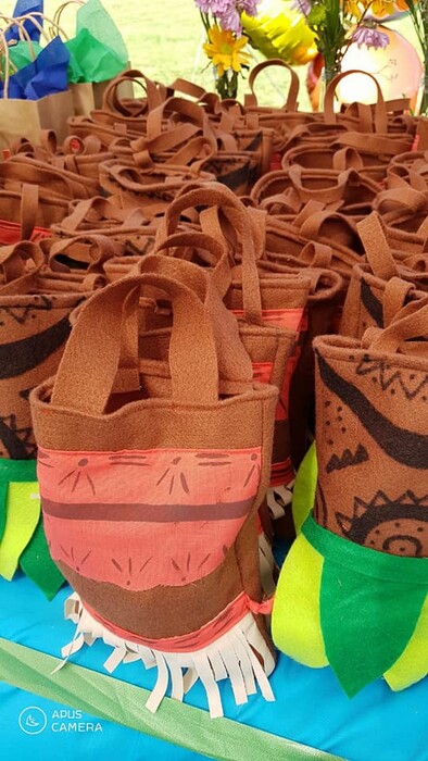 Kiddies Theme Parties offers personalized birthday party supplies and decor for sale.