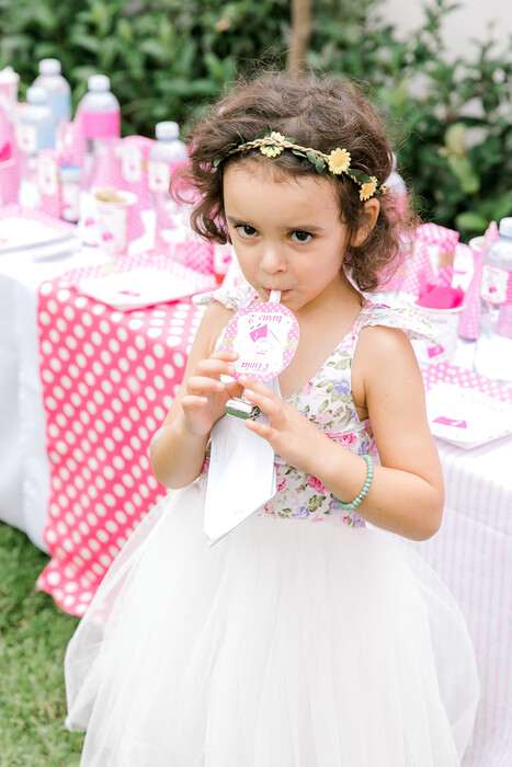 Kiddies Theme Parties offers personalized birthday party supplies and decor for sale.