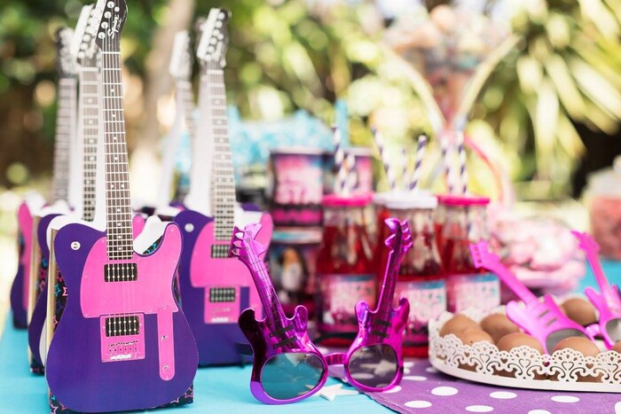 Kiddies Theme Parties offers personalized birthday party supplies and decor for sale.